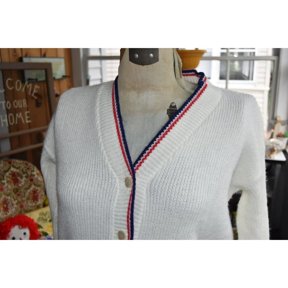 Vintage 1970s Cable Knit Cardigan Snowflake Design RWB Pearl Buttons Size Medium